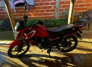 Tres motos lo "encerraron" y delincuentes lo enca&ntilde;onaron para terminar llev&aacute;ndose su rodado