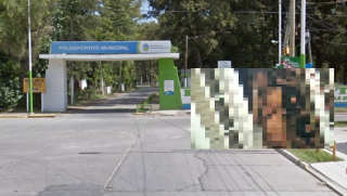 "Hab&iacute;a ni&ntilde;as...": vecina denunci&oacute; a dos sujetos por exhibiciones obscenas en la zona del Polideportivo