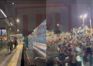 Video: la formaci&oacute;n di&eacute;sel del Tren Sarmiento que tambi&eacute;n vibr&oacute; al ritmo de la "Scaloneta"