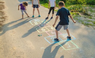 Ni&ntilde;ez municipal lanza la actividad "Juguemos Piola" en el barrio Bicentenario