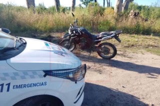 Tiroteo y persecución en el Acceso Oeste: buscan a dos sujetos que descartaron una moto y un revólver