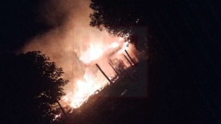 Barrio El Omb&uacute;: se quemaron dos viviendas y una familia lo perdi&oacute; todo en devastador incendio