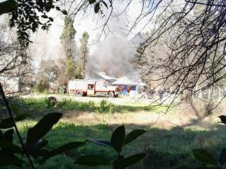 Incendio generalizado en una industria ubicada en el barrio Cina Cina