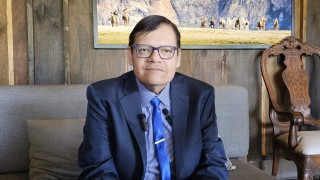 Puentes sum&oacute; una nueva denuncia a Mauro Garc&iacute;a: pide que le embarguen el sueldo por la entrega de mochilas con su logo