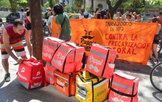 De qu&eacute; se trata el proyecto de Kicillof para regularizar a los trabajadores de apps de delivery y transporte