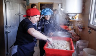 La Provincia anunci&oacute; un aumento en el Servicio Alimentario Escolar y en otros programas sociales