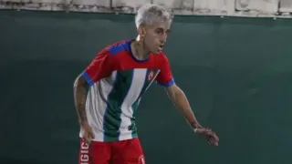 Qui&eacute;n es el "futbolista tiktoker" que se incorpor&oacute; a Leandro N. Alem