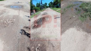 Vecinos de Villa Arrarás reclaman por el mal estado de las calles y piden restablecer el recorrido del colectivo
