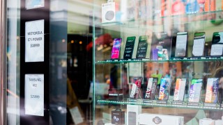 El método con el que se pretende combatir el robo de celulares en la Provincia