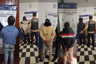 Informaron la detención de cinco personas: una moto, y autos robados y droga para vender