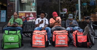 La "letra chica" de la ley bonaerense que pretende regular las apps de delivery y transporte: c&oacute;mo ser&iacute;a