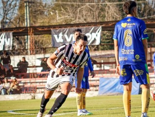 El "Lechero" fue derrotado en su visita a Mercedes y cort&oacute; su buena racha