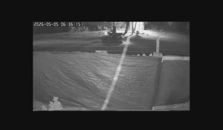 Video: amenaz&oacute;, rob&oacute; y manose&oacute; a una madre que llevaba a su hija al colegio