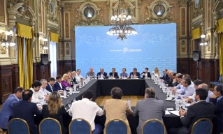 Kicillof convoc&oacute; a una cumbre de emergencia con intendentes: sobre qu&eacute; tema ser&aacute;