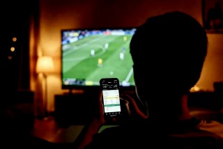 Proteger al menor: proyecto para prohibir la publicidad de apuestas online, bebidas y tabaco