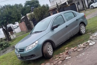 Les robaron el auto, lo recuperaron varios d&iacute;as despu&eacute;s tras "una persecuci&oacute;n" pero con una mala noticia