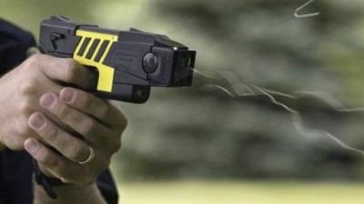 El uso de pistolas Taser en la provincia de Buenos Aires vuelve a estar en la agenda p&uacute;blica