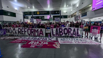 Varias estaciones del Tren Sarmiento fueron sede de un "Trenazo" contra la reforma laboral