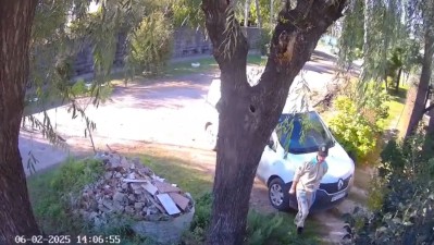 Video: bronca de vecinos de Güemes y Altos del Oeste por un delincuente que se mete a las casas a robar