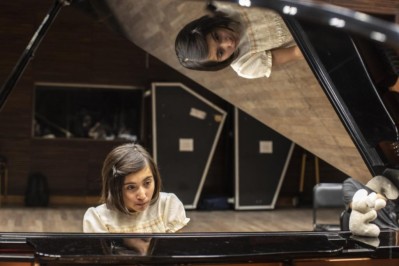 La talentosa pianista "Anita" busca cumplir su sueño europeo con el apoyo de la comunidad rodriguense