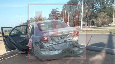 Un auto impactó a otro por detrás en la Ruta 7 a la altura de Villa Vengochea