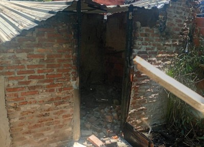 Piden ayuda urgente para un vecino al que se le incendi&oacute; la casa y se qued&oacute; con lo puesto