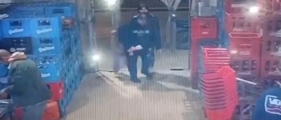 Video: fue a comprar, se le cayó la billetera y un supuesto cliente se la hurtó