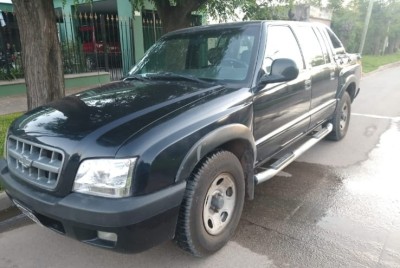 Fue a visitar a un amigo y le robaron la camioneta