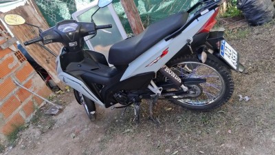 Motochorros "pira&ntilde;a" volvieron a atacar en General Rodr&iacute;guez: violento asalto de 9 delincuentes armados a una pareja