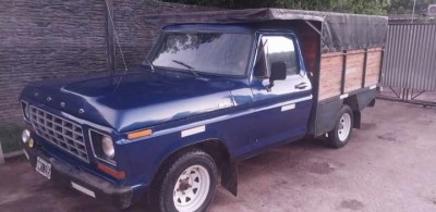 Le robaron la camioneta a un panadero mientras trabajaba en su local en pleno casco urbano