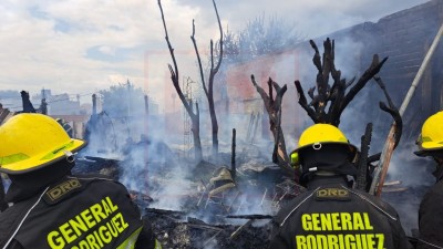Incendio en un galp&oacute;n de General Rodr&iacute;guez ocasion&oacute; demoras y preocupaci&oacute;n en la Autopista
