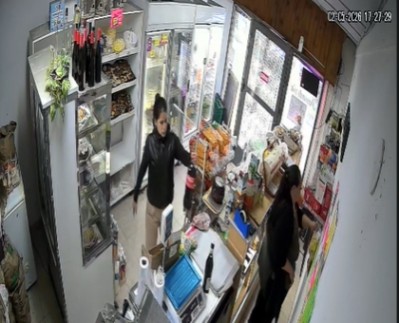 Video: acusada de abonar con transferencias falsas y estafar varias veces a un comercio