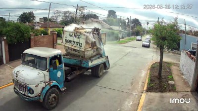 Video: una nube de humo y cenizas preocup&oacute; a vecinos del casco urbano