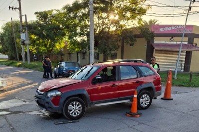 Siguen los accidentes de tr&aacute;nsito en la &ldquo;esquina de riesgo&rdquo;: una mujer debi&oacute; ser hospitalizada