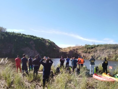 Bomberos rodriguenses participaron en la búsqueda de una persona desaparecida en una tosquera de Luján