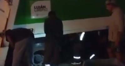 Un reclamo que sigue sin solución en Altos del Oeste y hasta un camión de basura atascado