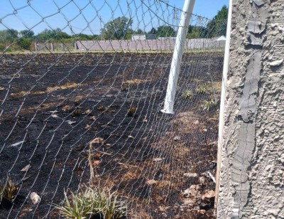 Vecinos denuncian intento de venta ilegal y un incendio intencional en un espacio p&uacute;blico