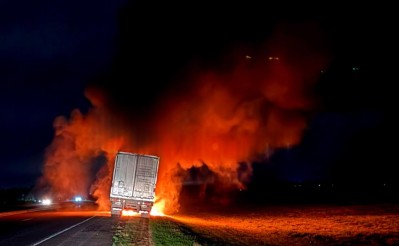 Infierno de madrugada: camionero rodriguense escap&oacute; de las llamas pese al incendio total de su cami&oacute;n