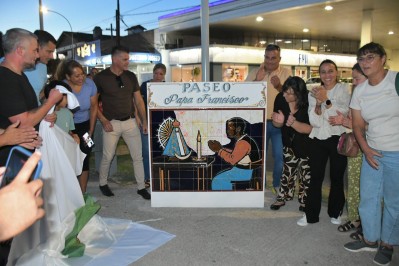 As&iacute; reinauguraron el "Paseo Papa Francisco" con un homenaje al "Negrito Manuel"