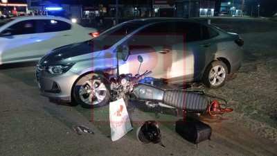 Choque nocturno en el Cruce Las Latas dejó como saldo a un motociclista herido