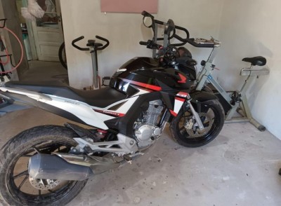 A punta de pistola, les robaron la moto en cercan&iacute;as de la estaci&oacute;n Pablo Mar&iacute;n