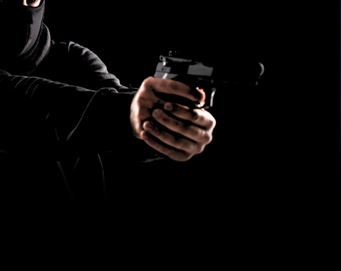 Ladrones provocaron terror a una familia en Gral Rodríguez: los golpearon y balearon al padre para robarles