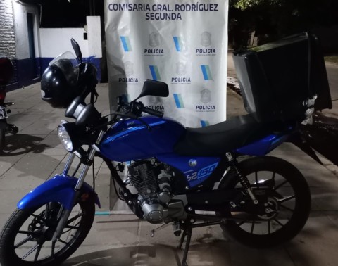 Detuvieron a un menor en la calle Corrientes tras robar una moto cerca de la estación Las Malvinas