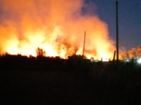 Video: p&aacute;nico en Villa Ita por una manzana completa que ardi&oacute; en llamas