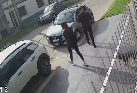 Dólares y mentiras: alerta con estafadores que engañaron a una jubilada para entrar a su casa céntrica