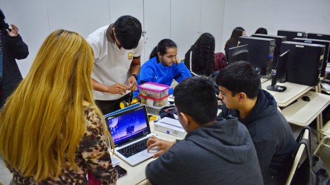 Inteligencia artificial: piden su enseñanza obligatoria en escuelas secundarias bonaerenses