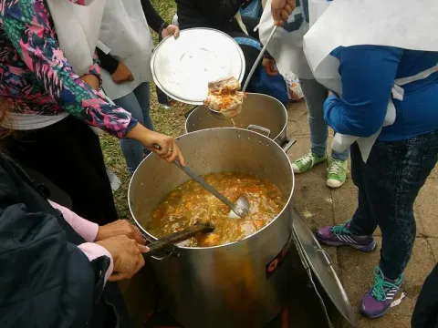 Solidaridad entre el fr&iacute;o: Atlas organiza ollas populares para los vecinos m&aacute;s necesitados