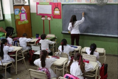 Los gremios docentes aceptaron la propuesta de aumento salarial de Kicillof: cuánto sube y cómo quedan los sueldos