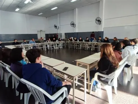 Se capacitaría en salud mental a estudiantes y docentes bonaerenses: cómo es el proyecto