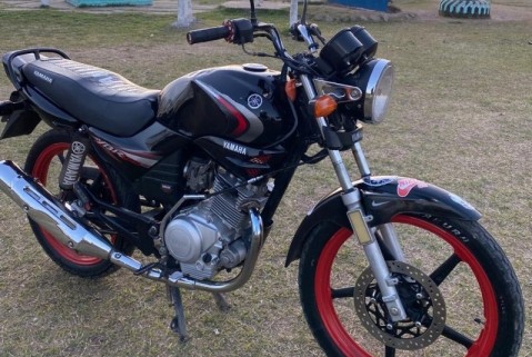 Dejó la moto estacionada en el frente de una vivienda y en cuestión de minutos se la robaron